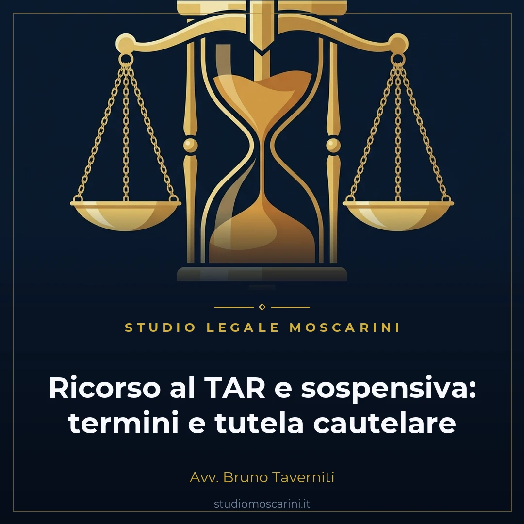 Illustrazione concettuale su ricorso al TAR e sospensiva cautelare con bilancia della giustizia e clessidra