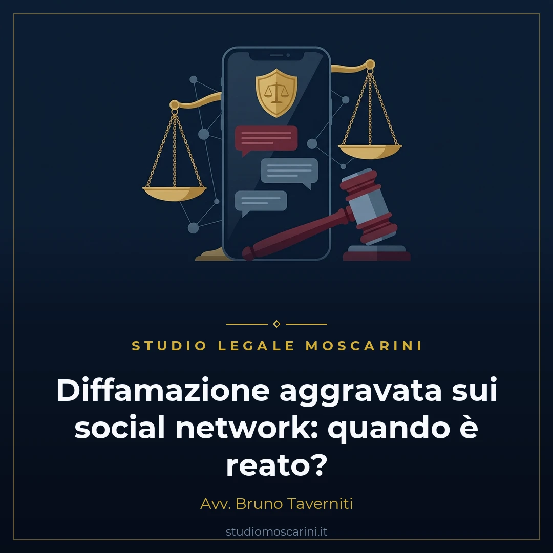 Illustrazione concettuale su diffamazione aggravata sui social network con smartphone e bilancia della giustizia penale